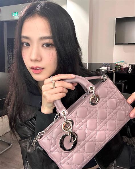 jisoo dior saddle bag|jisoo's lady Dior bag.